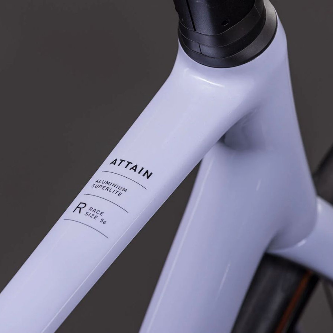 CUBE ATTAIN RACE CYCLAMEN & BLACK 2026