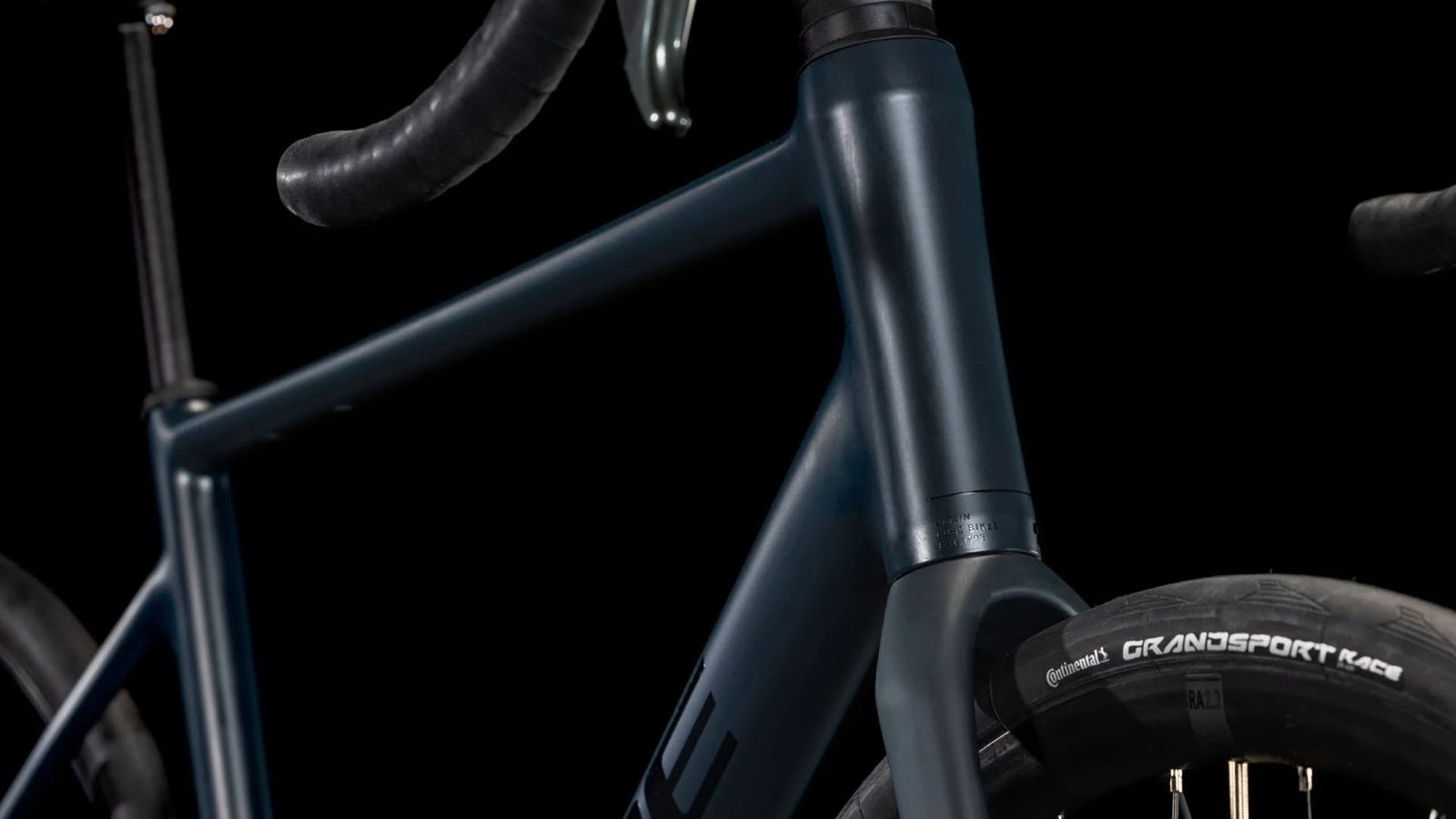 CUBE ATTAIN RACE NIGHT & BLACK 2025