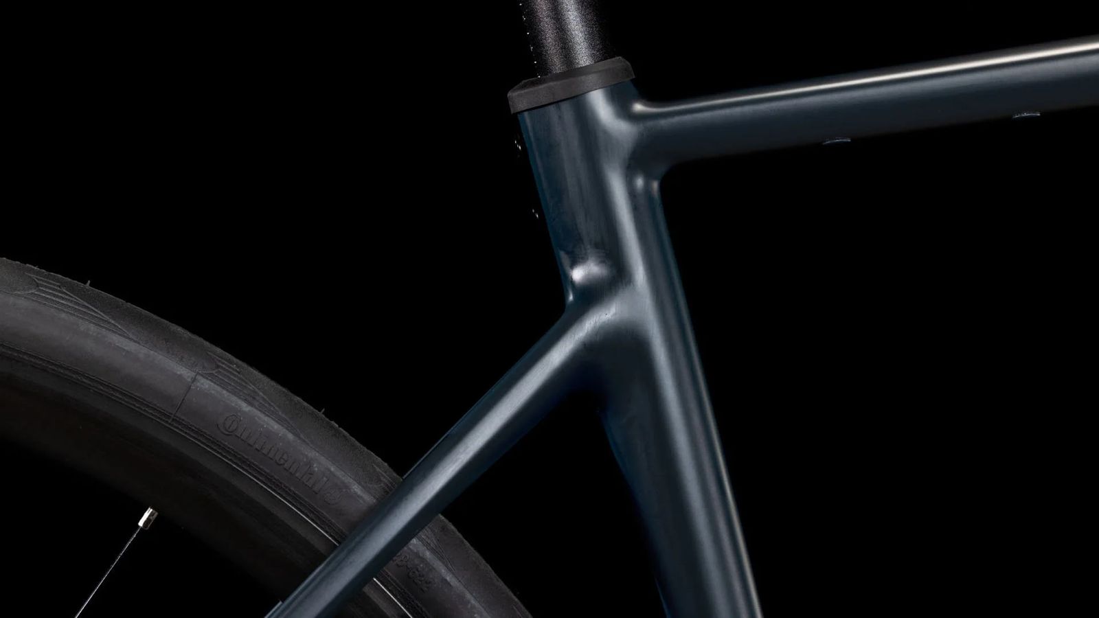 CUBE ATTAIN RACE NIGHT & BLACK 2025