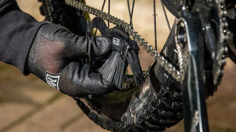 SET DE 5 CEPILLOS MUC-OFF